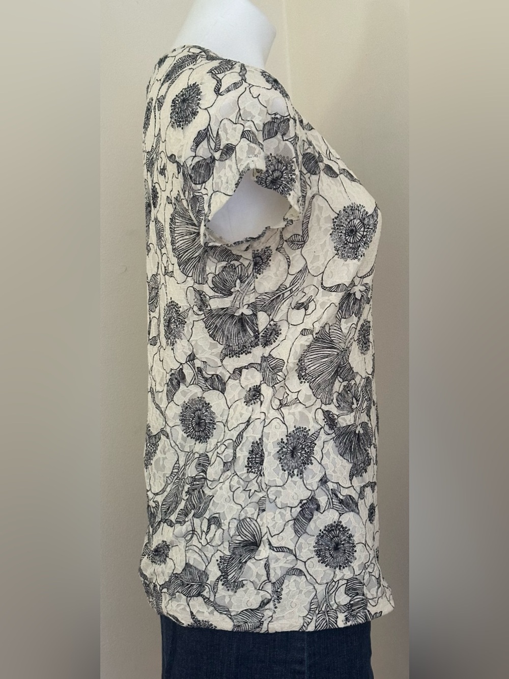 ALFANI Black & Crean Floral Lace Blouse Short Sleeves Sz M - Picture 2 of 11